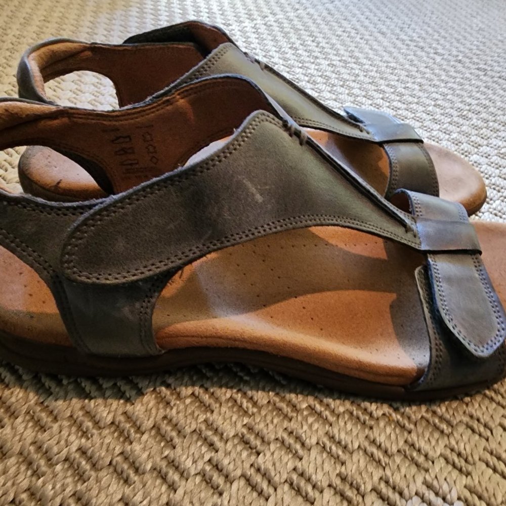 Taos brand Show sandal
